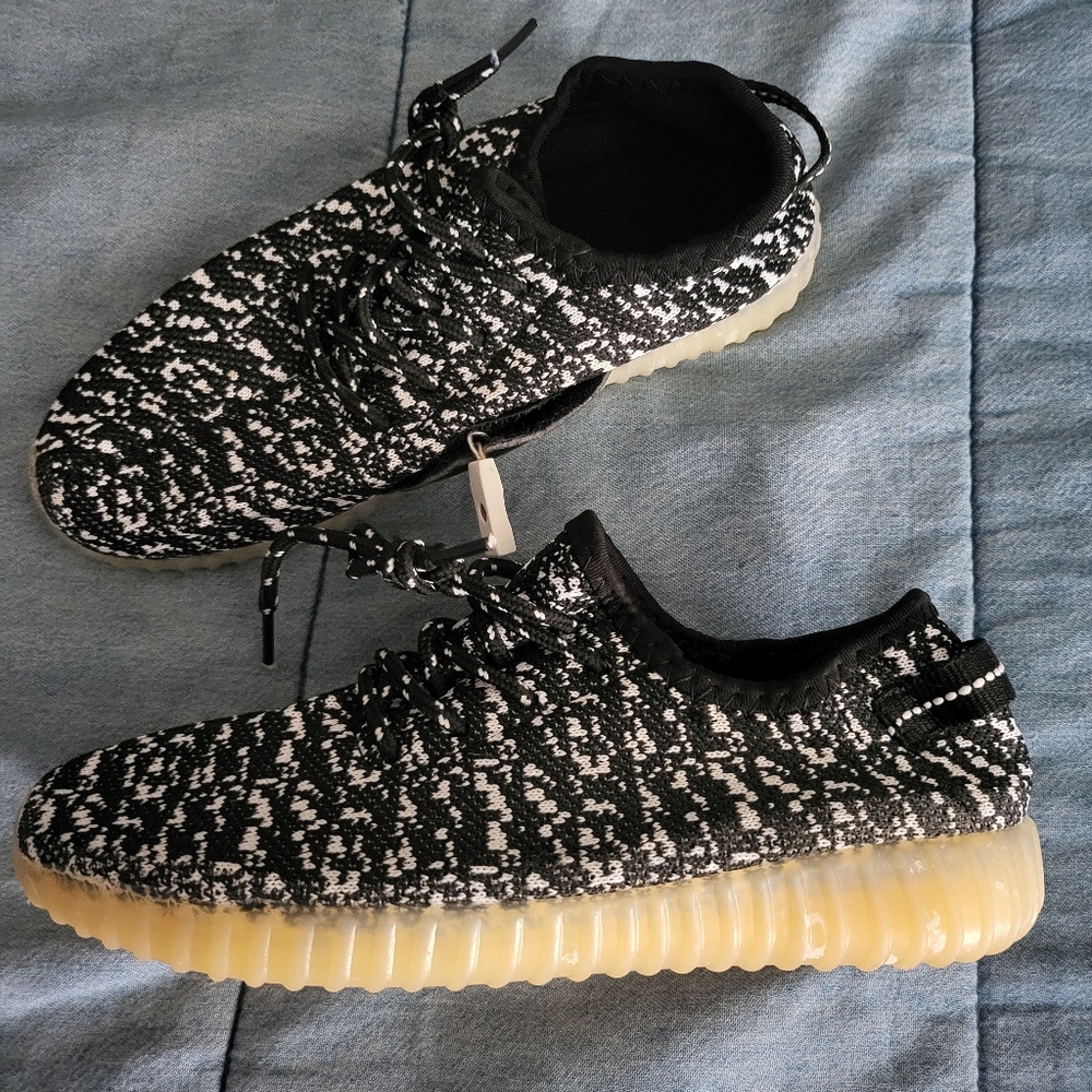Shoes - Picture 2 of 5